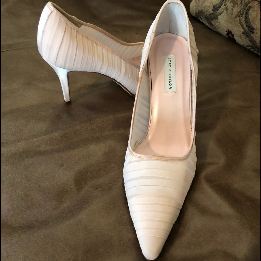 Vintage Lord & Taylor pale pink pumps